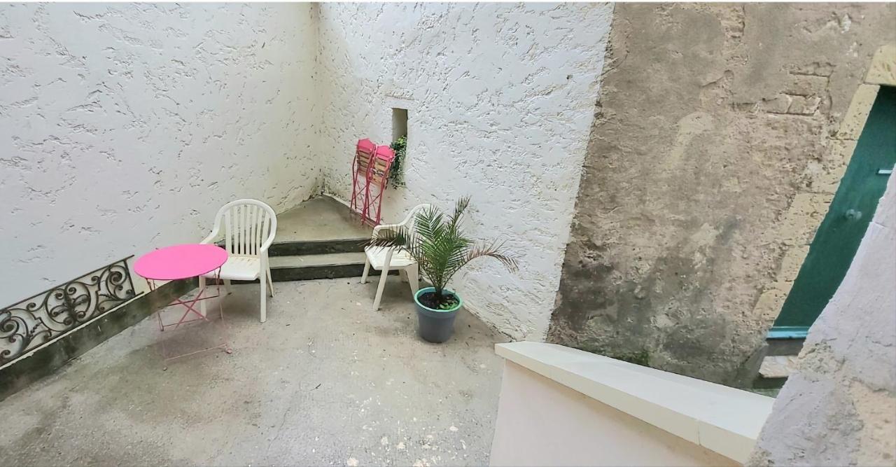 Maison De Ville Avec Terrasse "La Sympathique" Jonzac Eksteriør billede