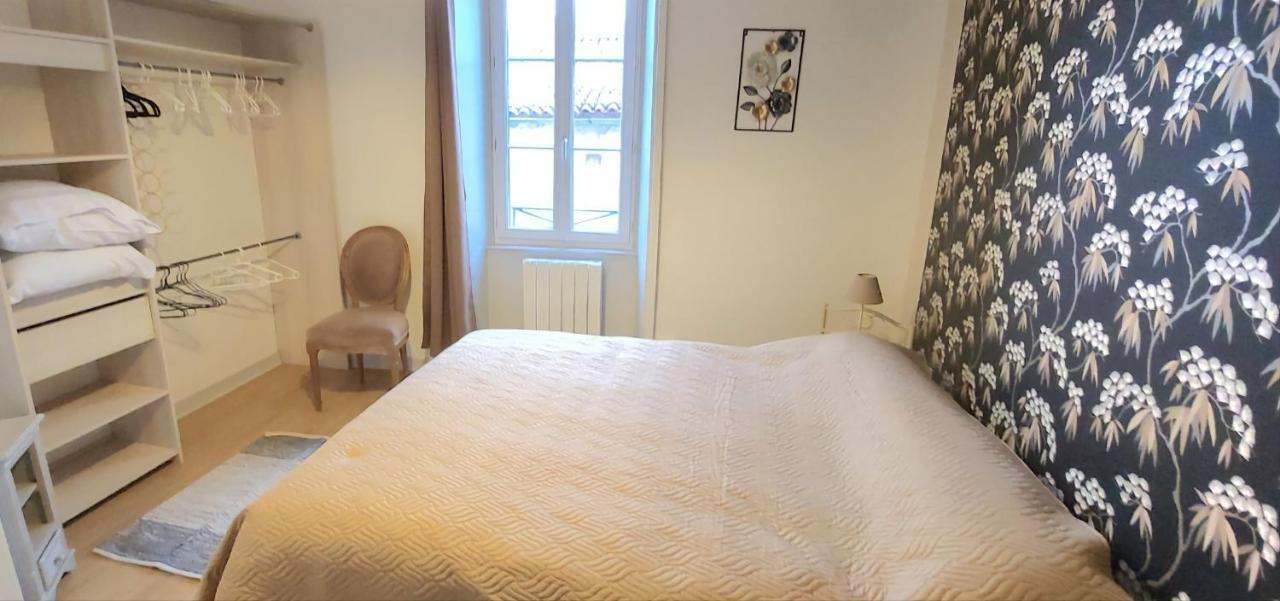 Maison De Ville Avec Terrasse "La Sympathique" Jonzac Eksteriør billede